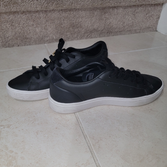 Sleek Adidas Sneakers - Picture 2 of 6